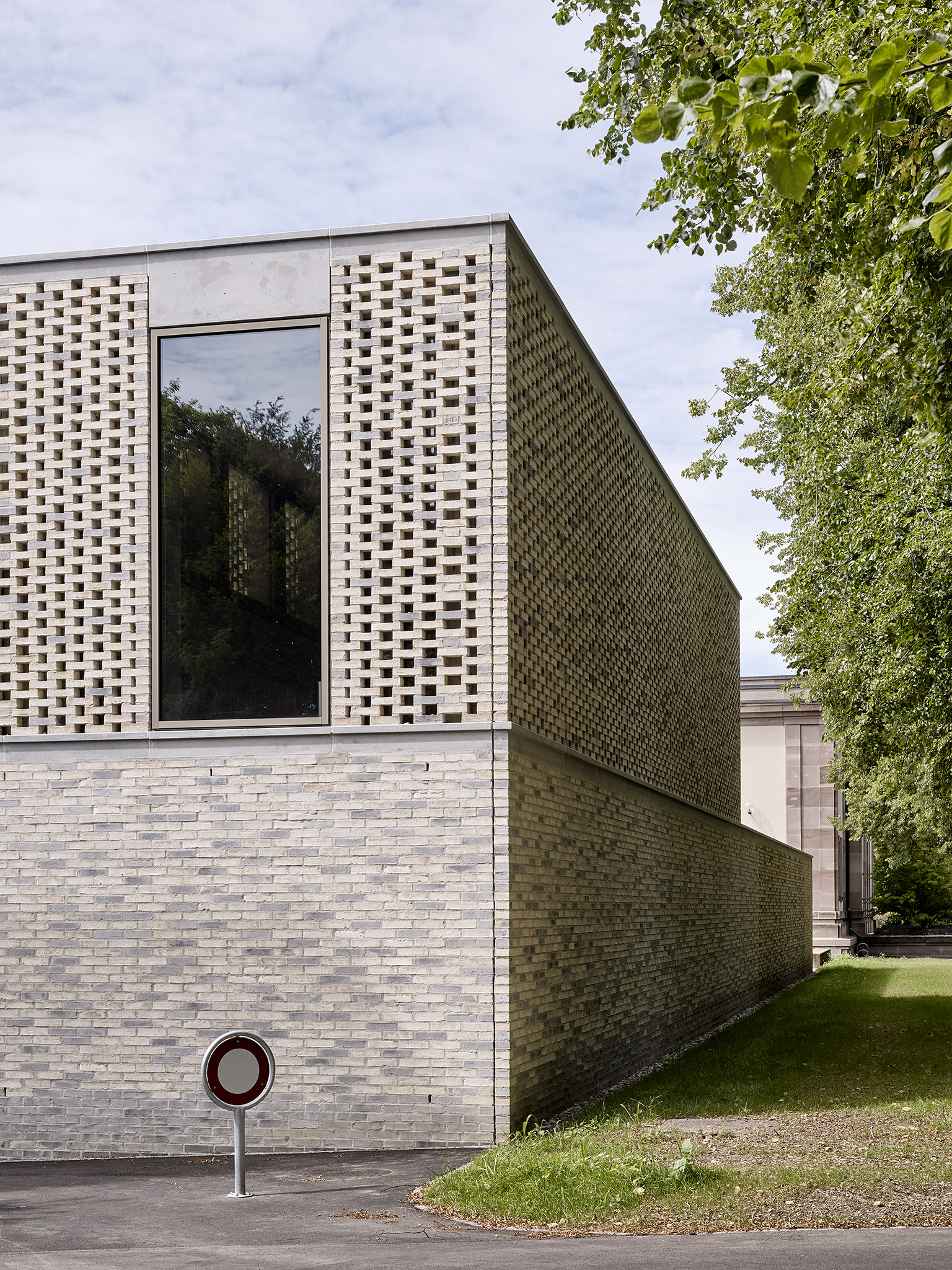 E17642 Alpa 066838 SCREEN 170825